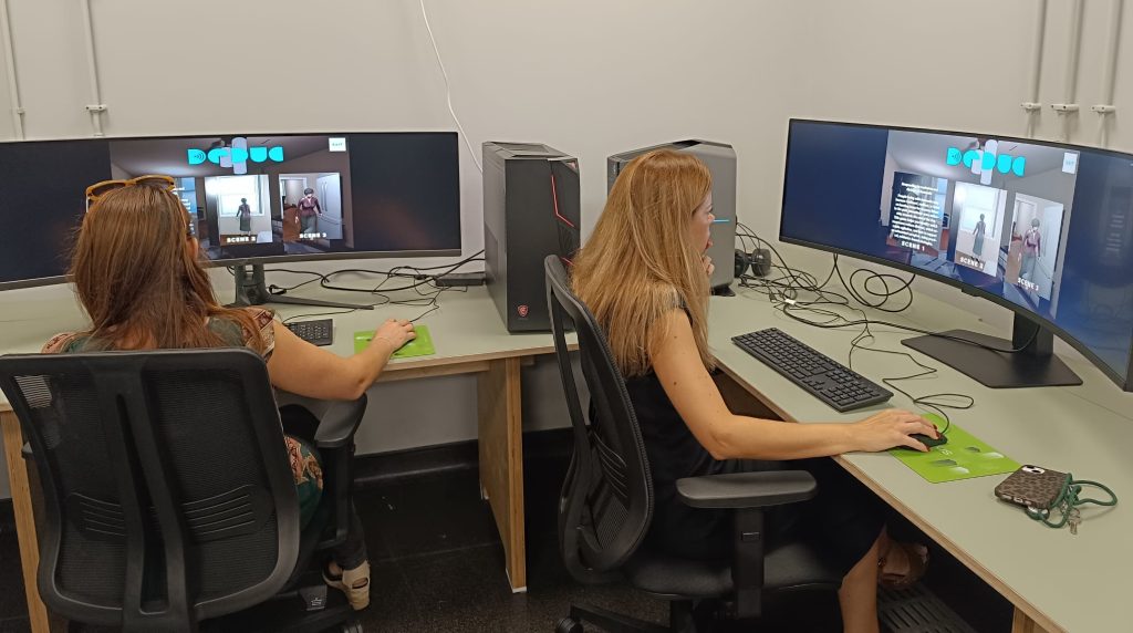 two-women-testing-DEDUC-videogame